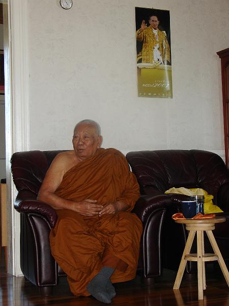 DSC02881.JPG - ท่านก็แนะนำโน่นนี่ทางธรรม