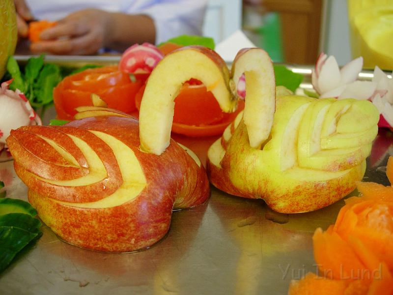 Carving25.JPG - นั่นหงส์ ครบคู่พอดี