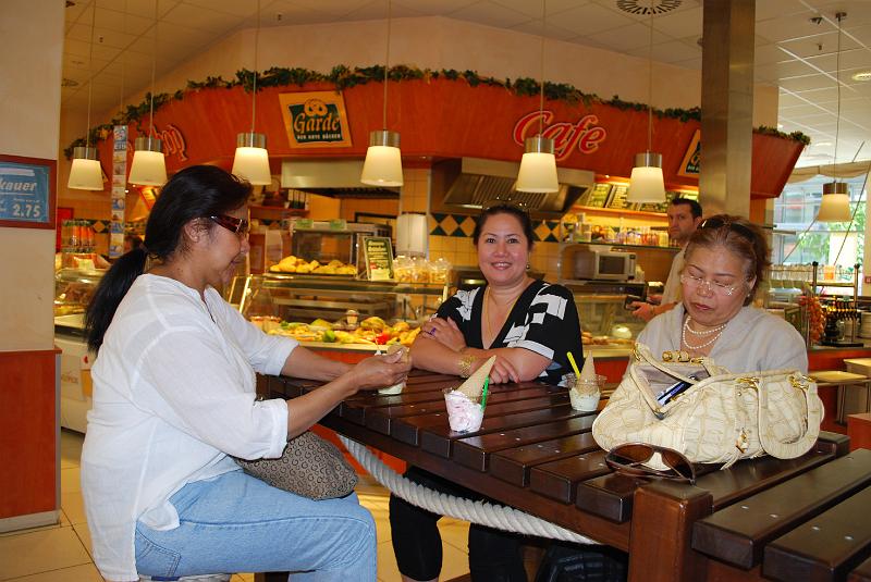 DSC_0192.JPG - อากาศร้อนเป็นบ้า... แวะมากินไอติมให้ชื่นใจซะหน่อย