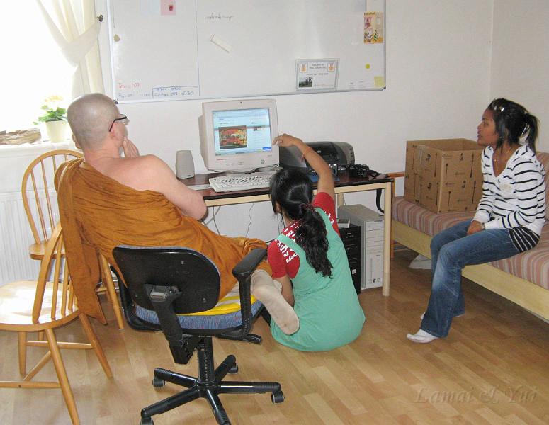Emmy-Lamai-Yui-45-1.jpg - ส่วนยุ้ยโชว์รูปงามๆ ให้หลวงพ่อดู