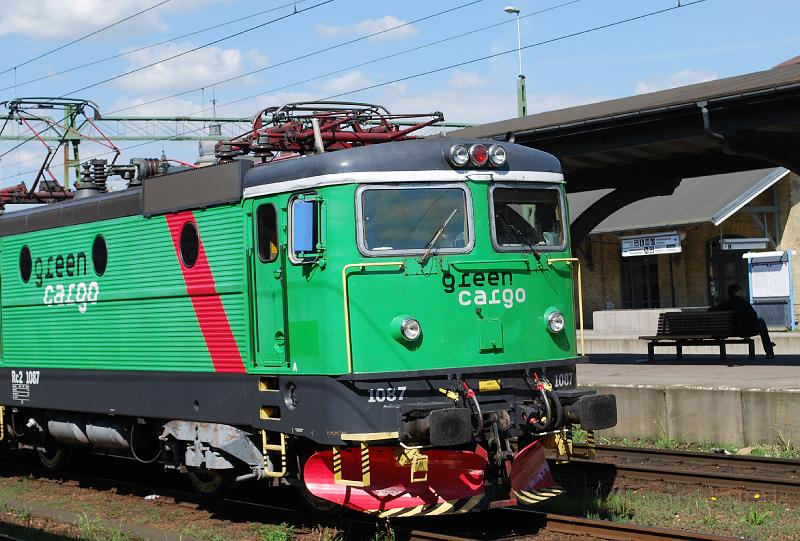 DSC_0178.JPG - นั่งรถไฟไปวัดที่เอสเลิฟค่ะ ... ไม่ได้นั่งคันนี้หรอก เห็นมันสวยดีก็เลยเอาซะหน่อย