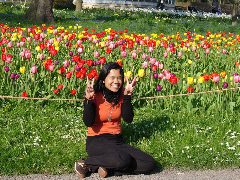Botan28042008_22-1.jpg - ฮ่าๆ ๆ อีชั้นนั่งเลยค่ะ กลัวไม่เห็นดอกทิวลิป