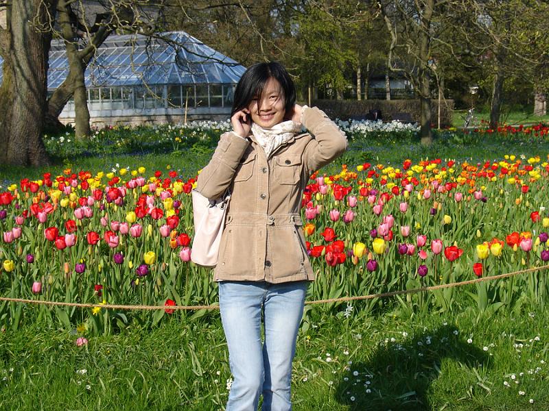 Botan28042008_22.jpg - ไช่หลุง ก็อยากถ่ายรูปด้วย แต่ว่า หวานใจโทรมาพอดี